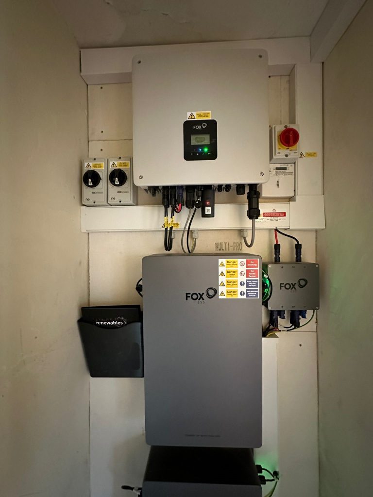 Invertor and battery Installed solar panel battery and inverter